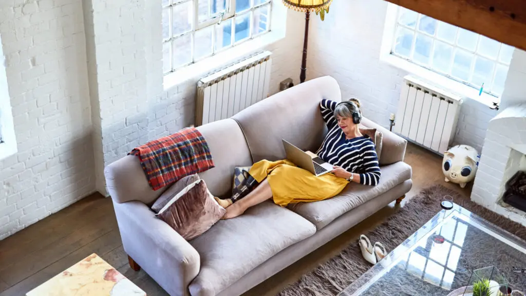 9 Best Apartment Sofas and Small Sectionals to Cozy Up On