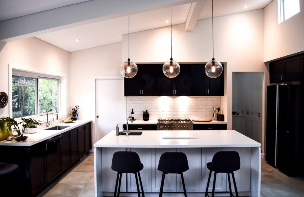 31 Black Kitchen Decor Ideas for A Bold Look
