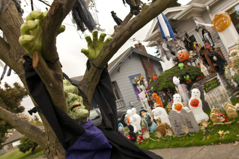 5 Ideas for Getting a Haunted Garden This Halloween