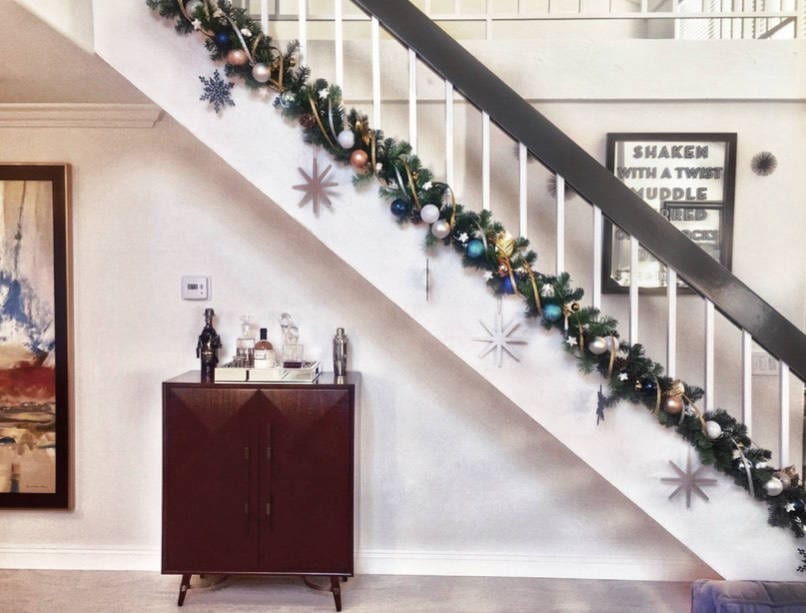 25 Ideas For Christmas Decorations For Stairs